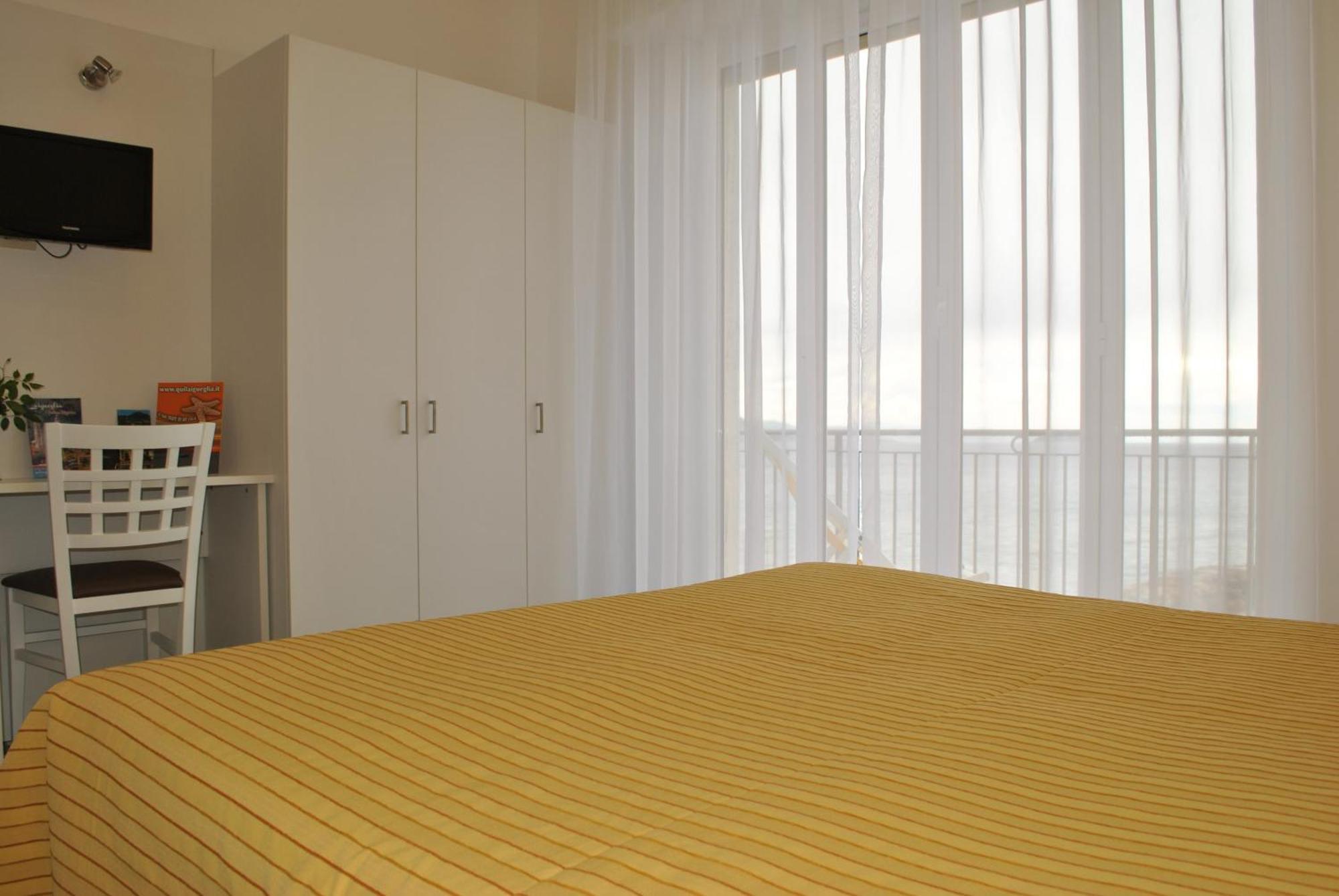Hotel Bristol Laigueglia Bagian luar foto
