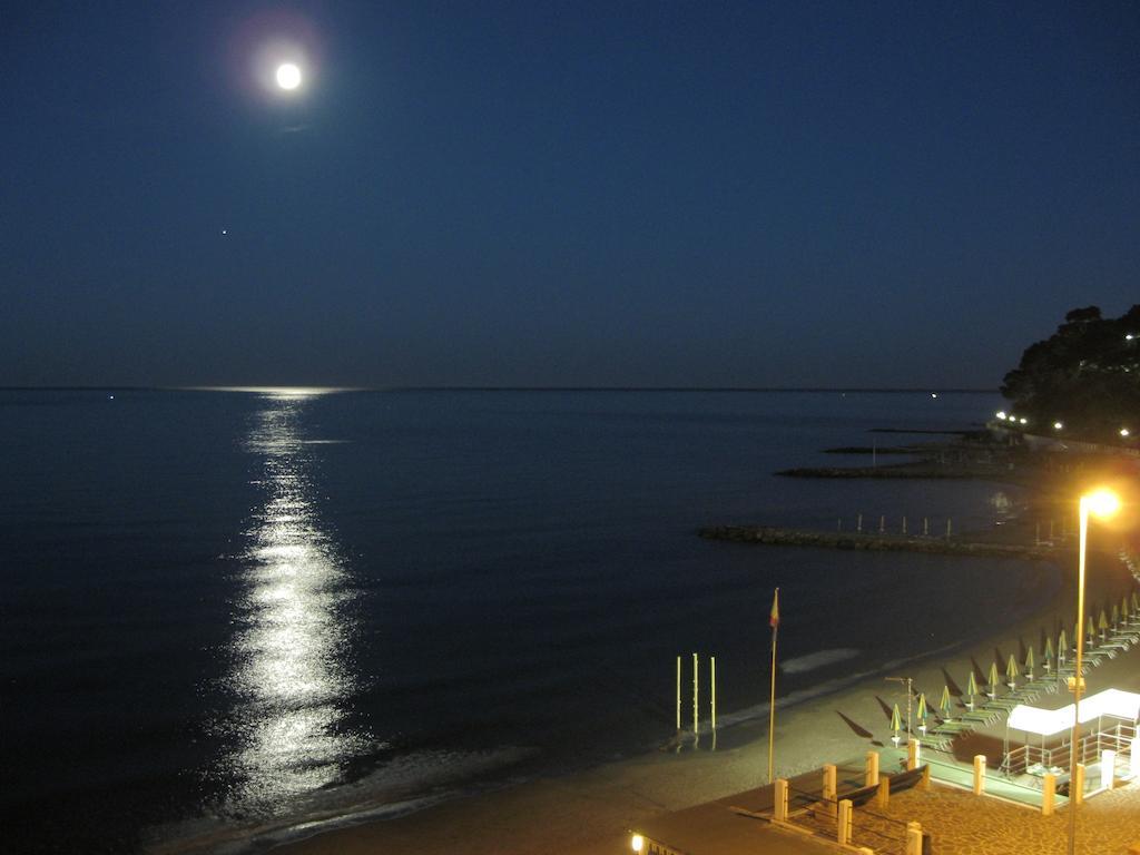 Hotel Bristol Laigueglia Bagian luar foto