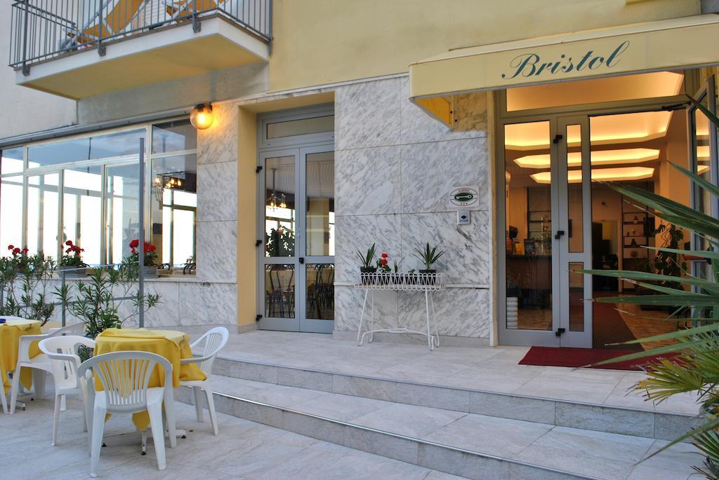 Hotel Bristol Laigueglia Bagian luar foto
