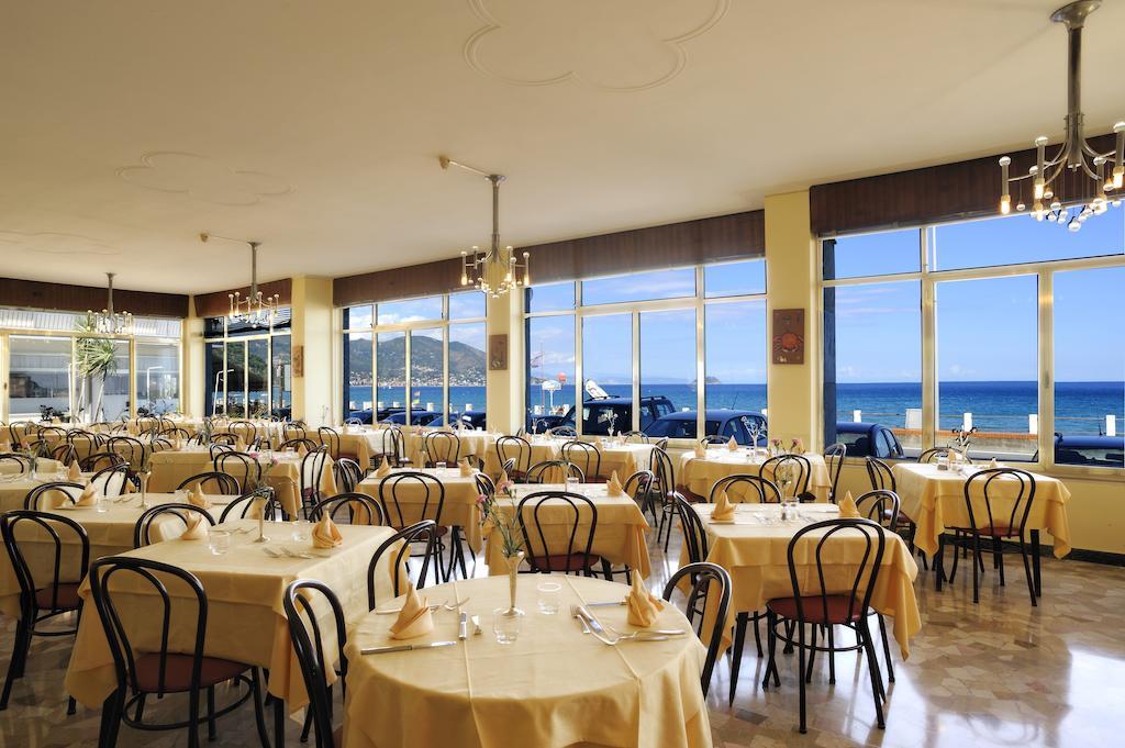 Hotel Bristol Laigueglia Bagian luar foto