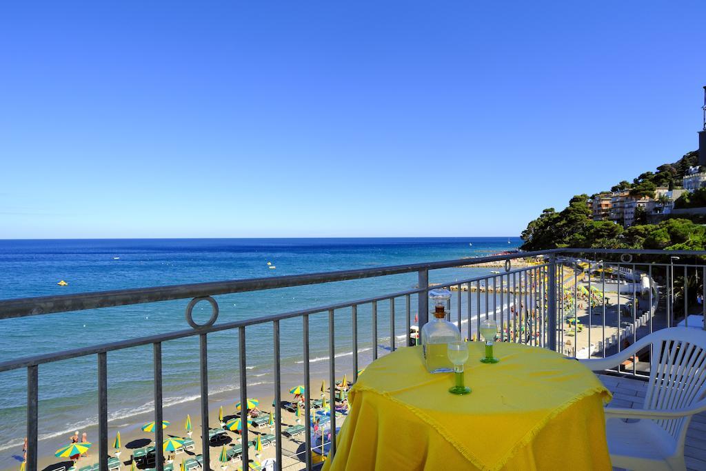 Hotel Bristol Laigueglia Bagian luar foto