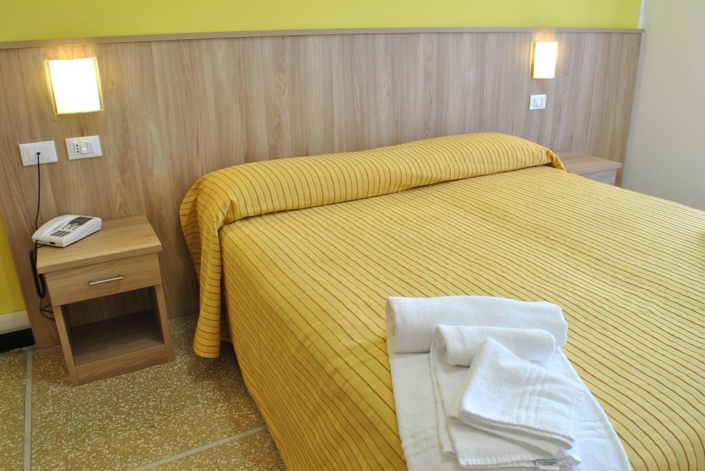 Hotel Bristol Laigueglia Bagian luar foto