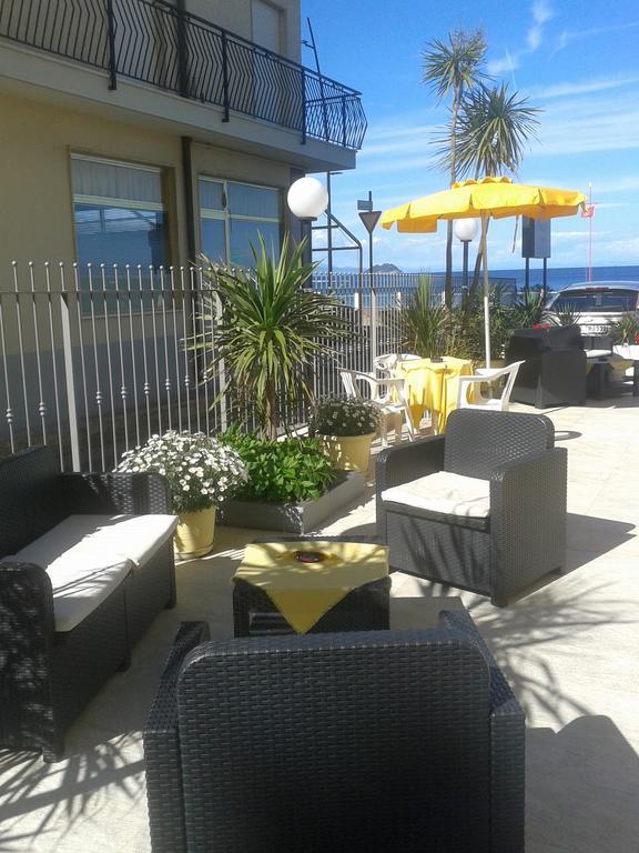 Hotel Bristol Laigueglia Bagian luar foto