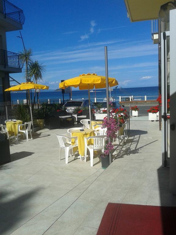 Hotel Bristol Laigueglia Bagian luar foto
