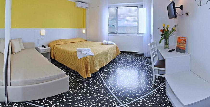 Hotel Bristol Laigueglia Bagian luar foto